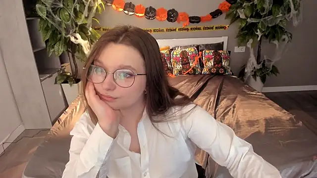 MagicPeachh  online show from 30, 10, 2025