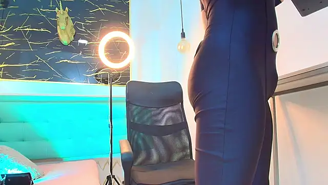 Snapshot of Bella_salvatore chatting on 20, 11, 2025 Bella salvatore online show from 20, 11, 2025