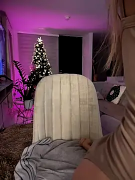 Snapshot of carolina__star chatting on 4, 12, 2025 carolina star online show from 4, 12, 2025