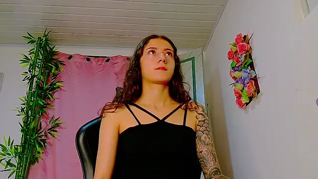 Snapshot of scarlet-jonesx chatting on 14, 4, 2026 scarlet-jonesx online show from 14, 4, 2026