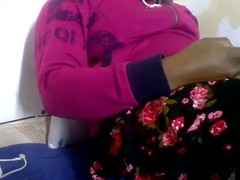 Snapshot of Hot-zeenah chatting on 5, 10, 2025 Hot-zeenah online show from 5, 10, 2025