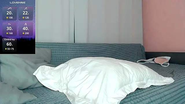 Snapshot of AlexaCruze chatting on 6, 12, 2024 AlexaCruze online show from 6, 12, 2024