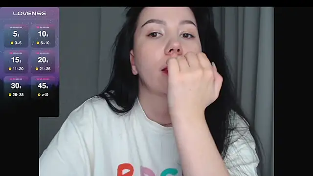 Snapshot of AlexaCruze chatting on 9, 10, 2025 AlexaCruze online show from 9, 10, 2025