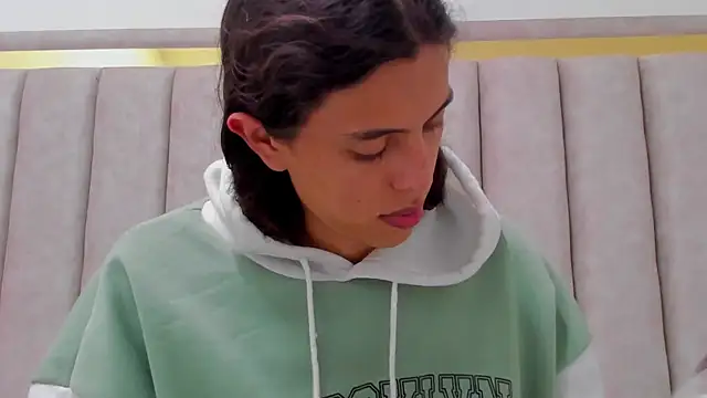 Snapshot of FreyaMoller chatting on 24, 10, 2025 FreyaMoller online show from 24, 10, 2025