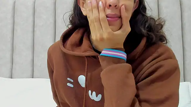 Snapshot of FreyaMoller chatting on 28, 10, 2025 FreyaMoller online show from 28, 10, 2025