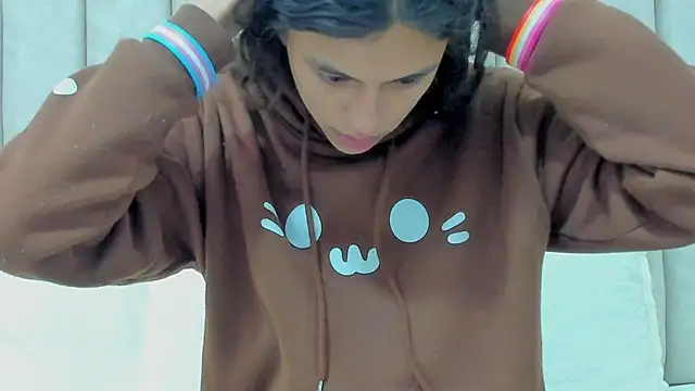 Snapshot of FreyaMoller chatting on 4, 11, 2025 FreyaMoller online show from 4, 11, 2025