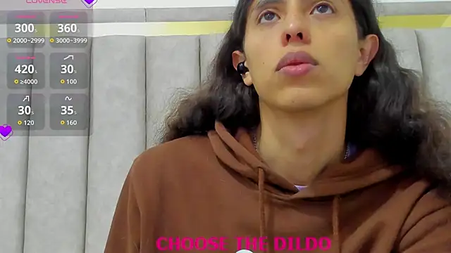 Snapshot of FreyaMoller chatting on 13, 11, 2025 FreyaMoller online show from 13, 11, 2025