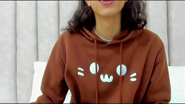 Snapshot of FreyaMoller chatting on 3, 12, 2025 FreyaMoller online show from 3, 12, 2025