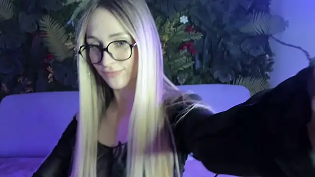 Horny Blond online show from 15, 12, 2025