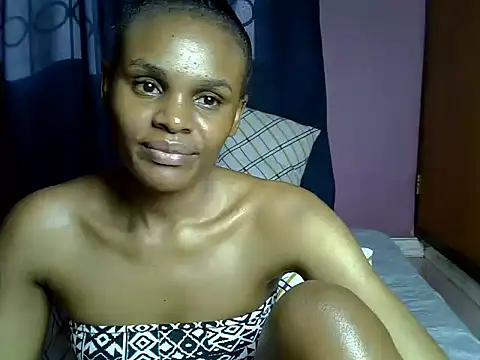 Snapshot of Queen_petite_ chatting on 1, 10, 2025 Queen petite online show from 1, 10, 2025