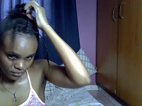 Snapshot of Queen_petite_ chatting on 29, 11, 2025 Queen petite online show from 29, 11, 2025