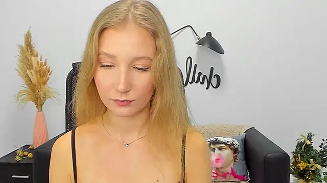 Snapshot of LolaWilsons chatting on 3, 1, 2025 LolaWilsons online show from 3, 1, 2025