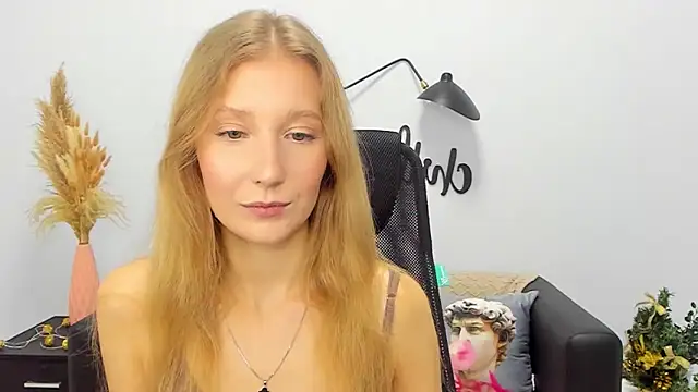 Snapshot of LolaWilsons chatting on 9, 1, 2025 LolaWilsons online show from 9, 1, 2025