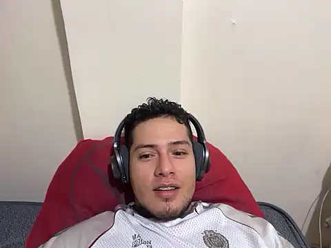 Snapshot of Malandralle chatting on 26, 11, 2025 Malandralle online show from 26, 11, 2025