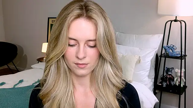 Snapshot of RozzitaBedberry chatting on 19, 9, 2025 RozzitaBedberry online show from 19, 9, 2025