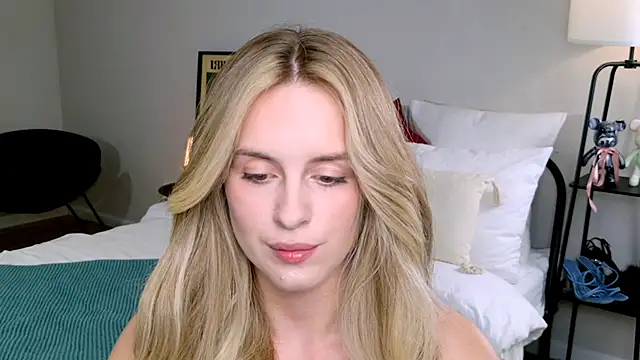Snapshot of RozzitaBedberry chatting on 27, 9, 2025 RozzitaBedberry online show from 27, 9, 2025