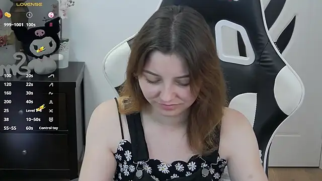 Snapshot of pretty_little_thing chatting on 27, 5, 2026 pretty little thing online show from 27, 5, 2026