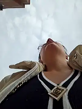 valery mora online show from 25, 2, 2025