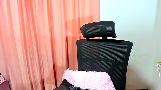 Snapshot of FalakRese chatting on 14, 10, 2025 FalakRese online show from 14, 10, 2025