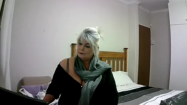 Miahotmilf online show from 31, 12, 2024
