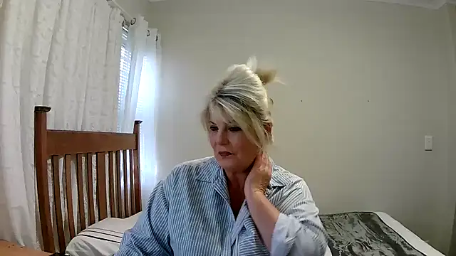 Miahotmilf online show from 4, 1, 2025