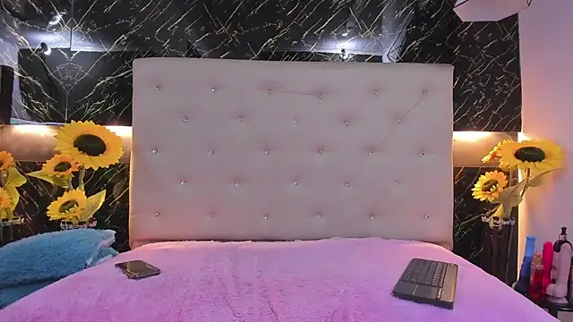 Alexa Smith   online show from 22, 2, 2025