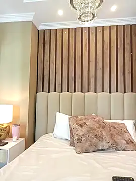 Snapshot of MonicaMoret chatting on 8, 2, 2025 MonicaMoret online show from 8, 2, 2025