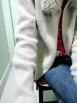 Luxcute286 online show from 18, 2, 2025