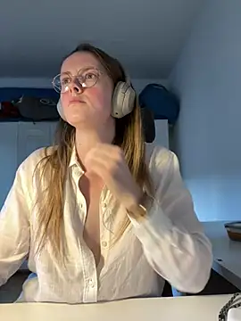 Snapshot of squirty_flirty chatting on 5, 2, 2025 squirty flirty online show from 5, 2, 2025