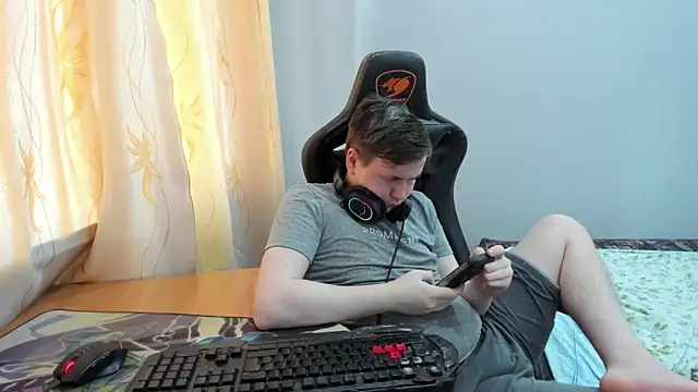 iliaskrislove online show from 3, 6, 2026
