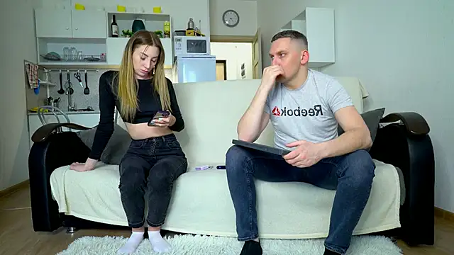 littlesweettifany online show from 10, 3, 2025