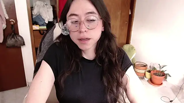 emily pearl  online show from 15, 10, 2025