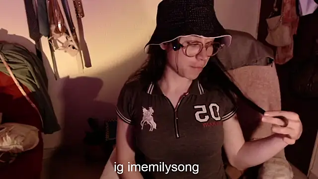 emily pearl  online show from 27, 11, 2025