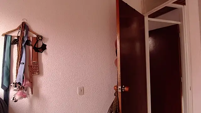 emily pearl  online show from 30, 11, 2025