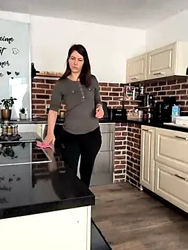 Linalicious online show from 3, 3, 2025