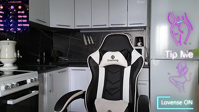 Strip-Lady online show from 8, 3, 2025