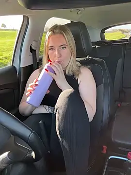 Snapshot of Rebeccaxxx chatting on 10, 11, 2025 Rebeccaxxx online show from 10, 11, 2025