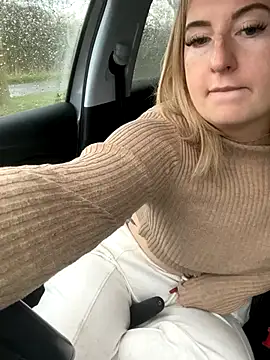 Snapshot of Rebeccaxxx chatting on 18, 11, 2025 Rebeccaxxx online show from 18, 11, 2025