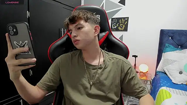 Snapshot of Hanz_peterss chatting on 12, 12, 2024 Hanz peterss online show from 12, 12, 2024