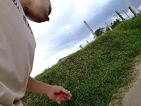 Snapshot of tonny_white chatting on 21, 10, 2025 tonny white online show from 21, 10, 2025