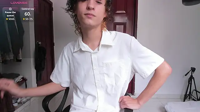 Snapshot of Danni_boy chatting on 16, 12, 2025 Danni boy online show from 16, 12, 2025