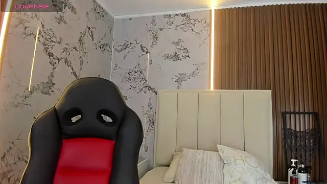 SUNNYCYRUS online show from 12, 11, 2025