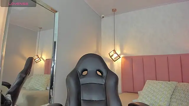 SUNNYCYRUS online show from 6, 3, 2026