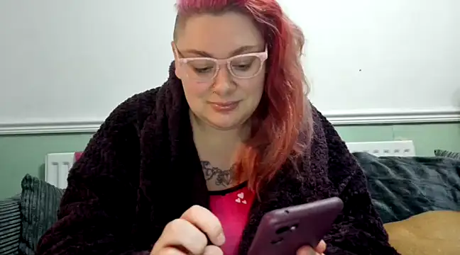 Bustycurves online show from 5, 12, 2024