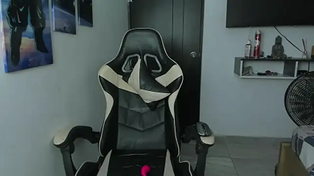 Snapshot of naomi_berckley chatting on 6, 1, 2026 naomi berckley online show from 6, 1, 2026