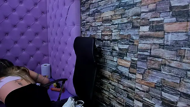 Snapshot of celeste_blue69 chatting on 19, 12, 2024 celeste blue69 online show from 19, 12, 2024