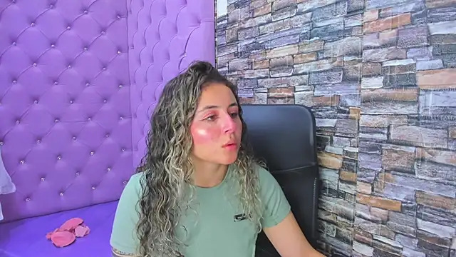 Snapshot of celeste_blue69 chatting on 9, 1, 2025 celeste blue69 online show from 9, 1, 2025