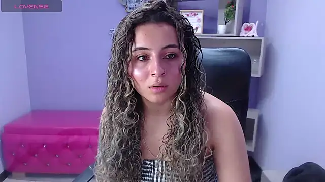 Snapshot of celeste_blue69 chatting on 17, 1, 2025 celeste blue69 online show from 17, 1, 2025