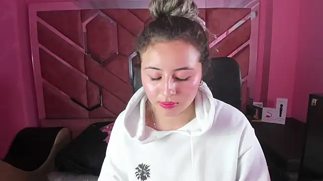 Snapshot of celeste_blue69 chatting on 6, 2, 2025 celeste blue69 online show from 6, 2, 2025