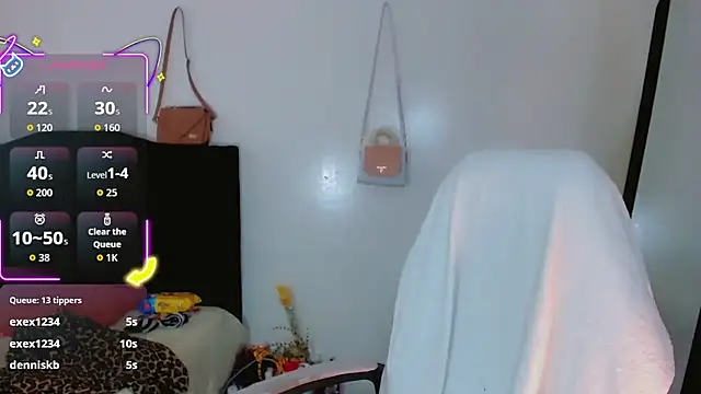 Snapshot of la_ratona_1 chatting on 8, 10, 2025 la ratona 1 online show from 8, 10, 2025